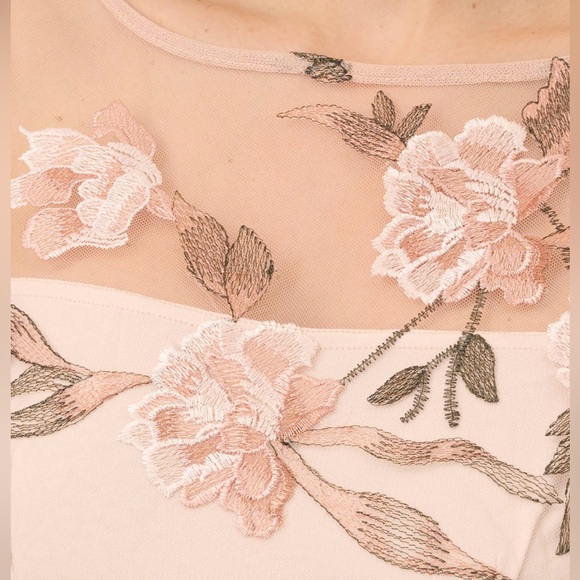 ADRIANNA PEPELL FLORAL EMBROIDERED BELL SLEEVE SHEATH DRESS - Picture 3 of 8